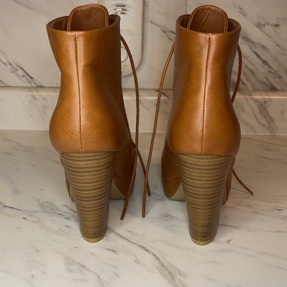 NWOT Lace-Up Heeled Boots - Brown - Size 6.5 - Picture 7 of 10